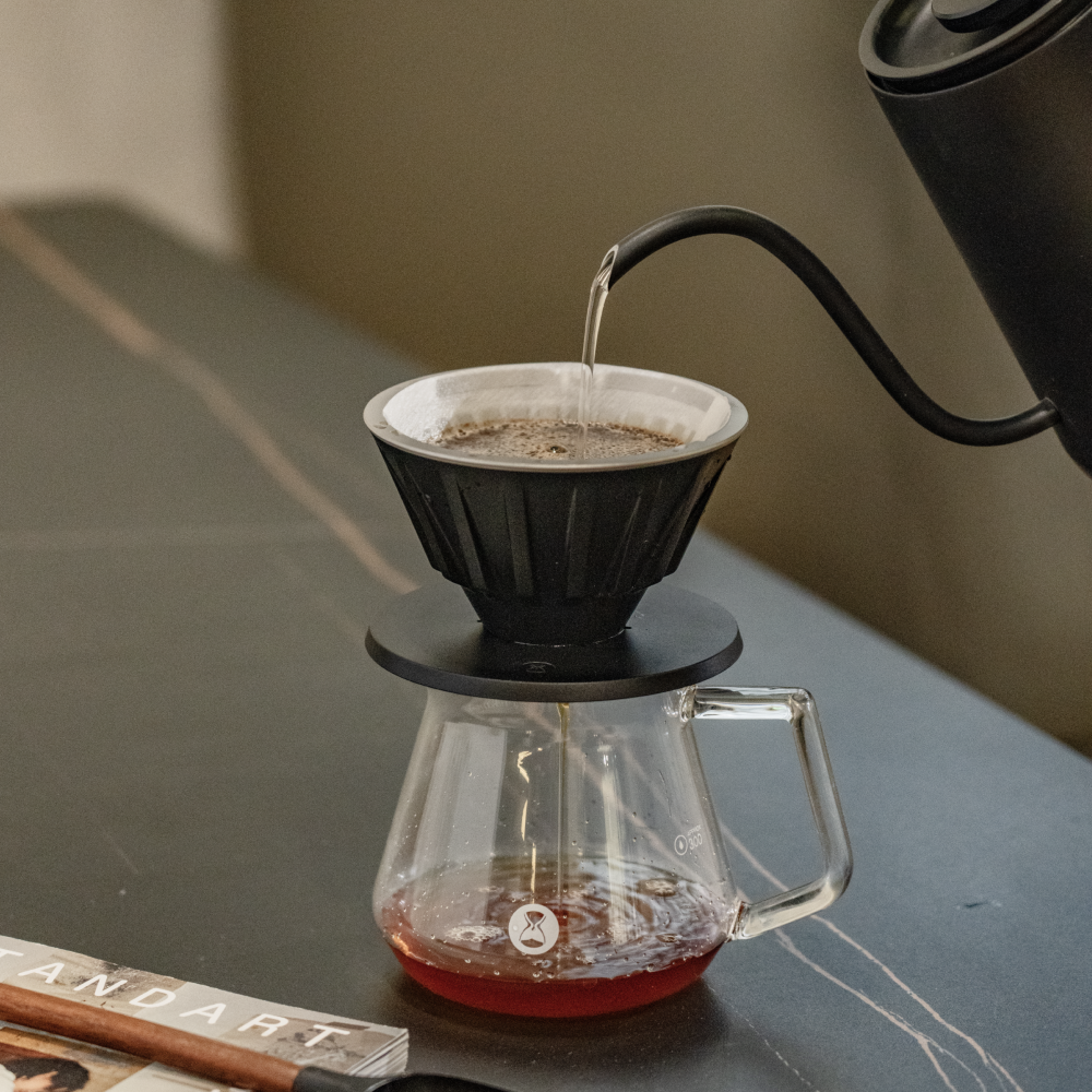 Brewing pour-over coffee with the TIMEMORE Vector into a glass server
