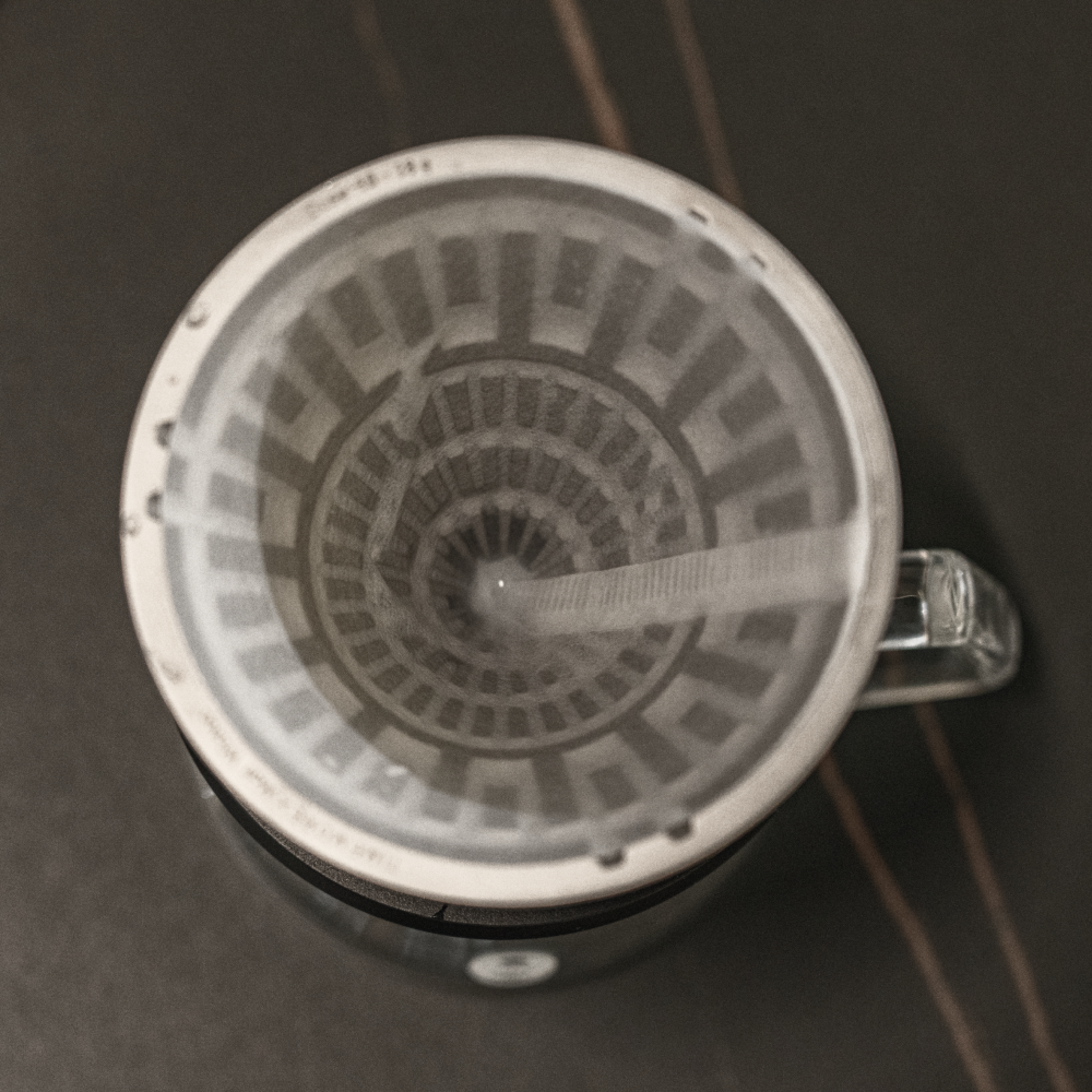 Paper filter being rinsed inside the TIMEMORE Vector dripper